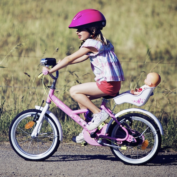 Faire du vélo sans les petites roues, un vrai jeu d'enfant